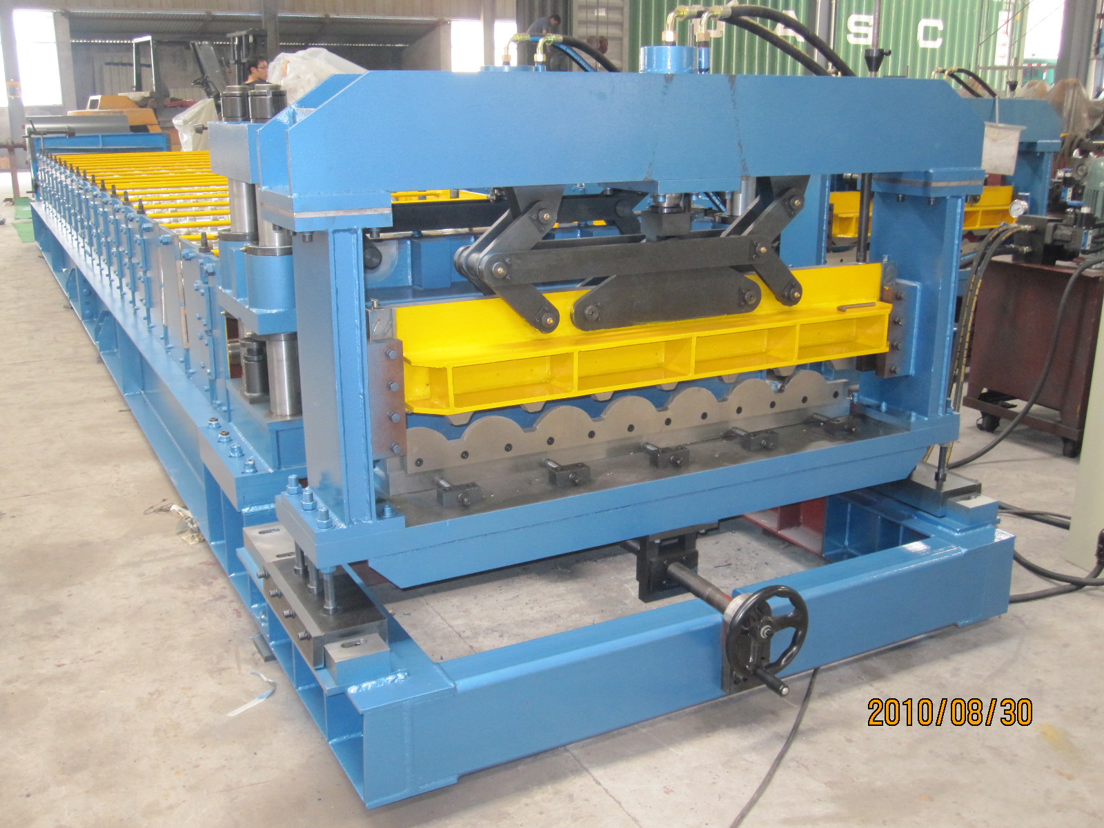 Blue and yellow glazed-tile forming line with a profiled tool at the end station