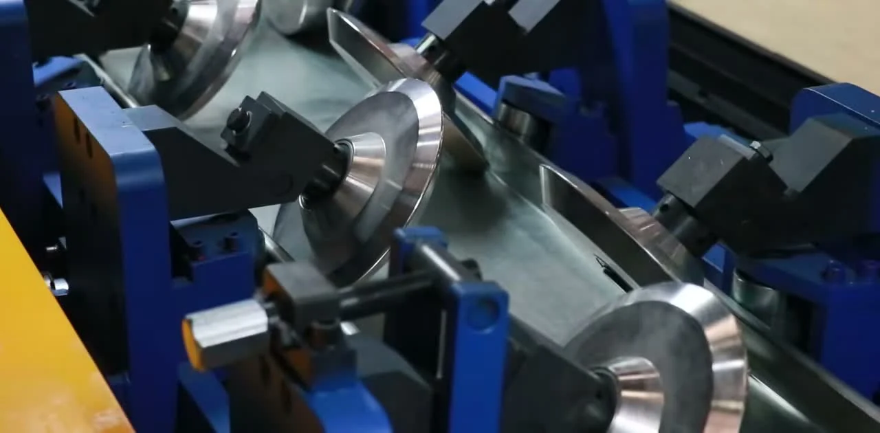 Roller station on a HCU-300 light-gauge framing line